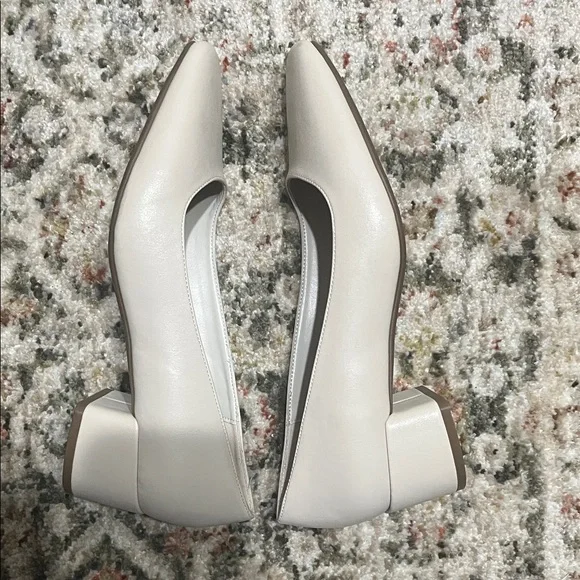 Liz Claiborne Cream Women's Heels - Picture 3 of 4